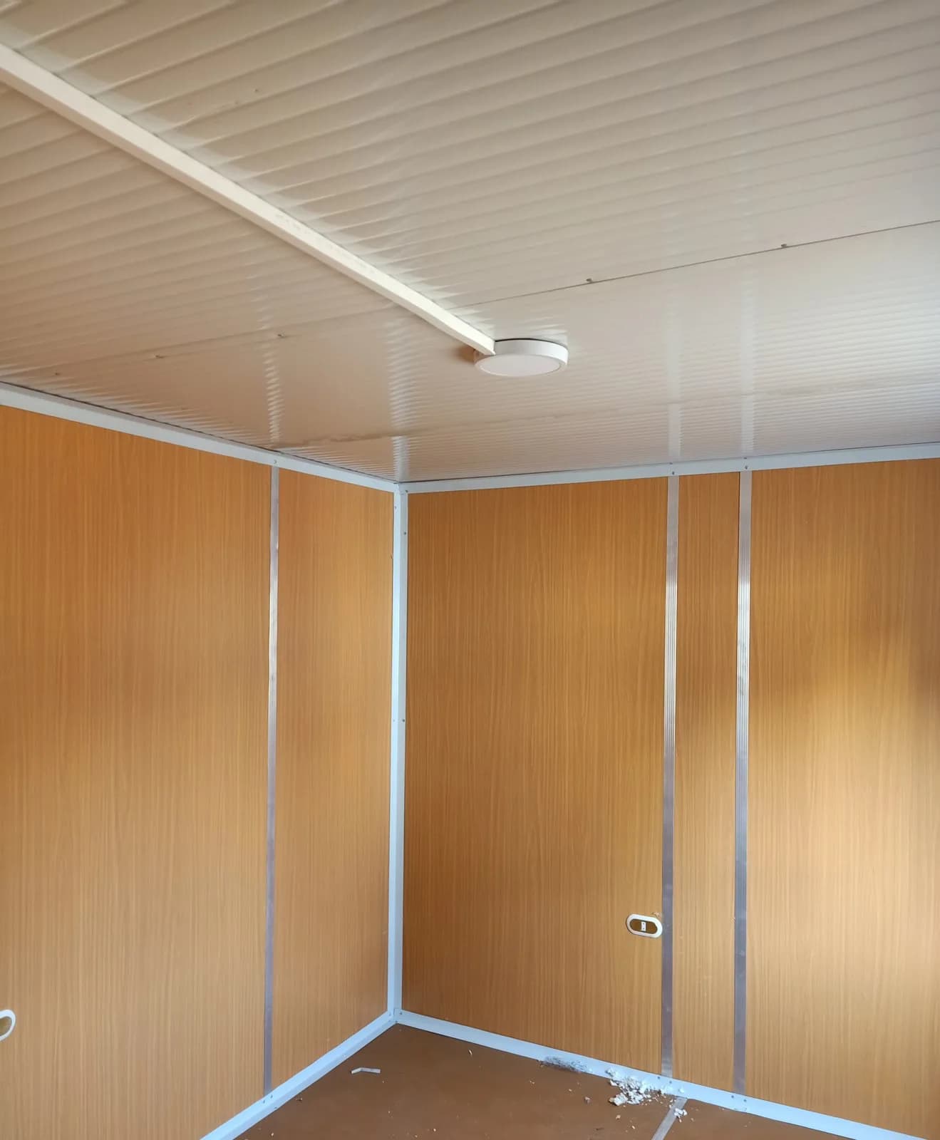 كرفان سكني 3×6 متر ساندويتش بانل جديد – غرفة وحمام – صورة 2