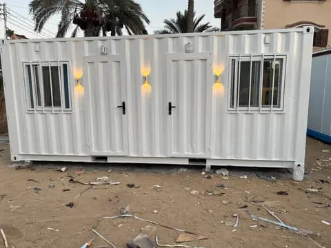 حاوية 20 قدم معدّلة غرفتين ببابين وشباكين – ساندويتش بانل من الداخل