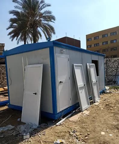 كرفان سكني 3×6 متر ساندويتش بانل جديد – غرفة وحمام