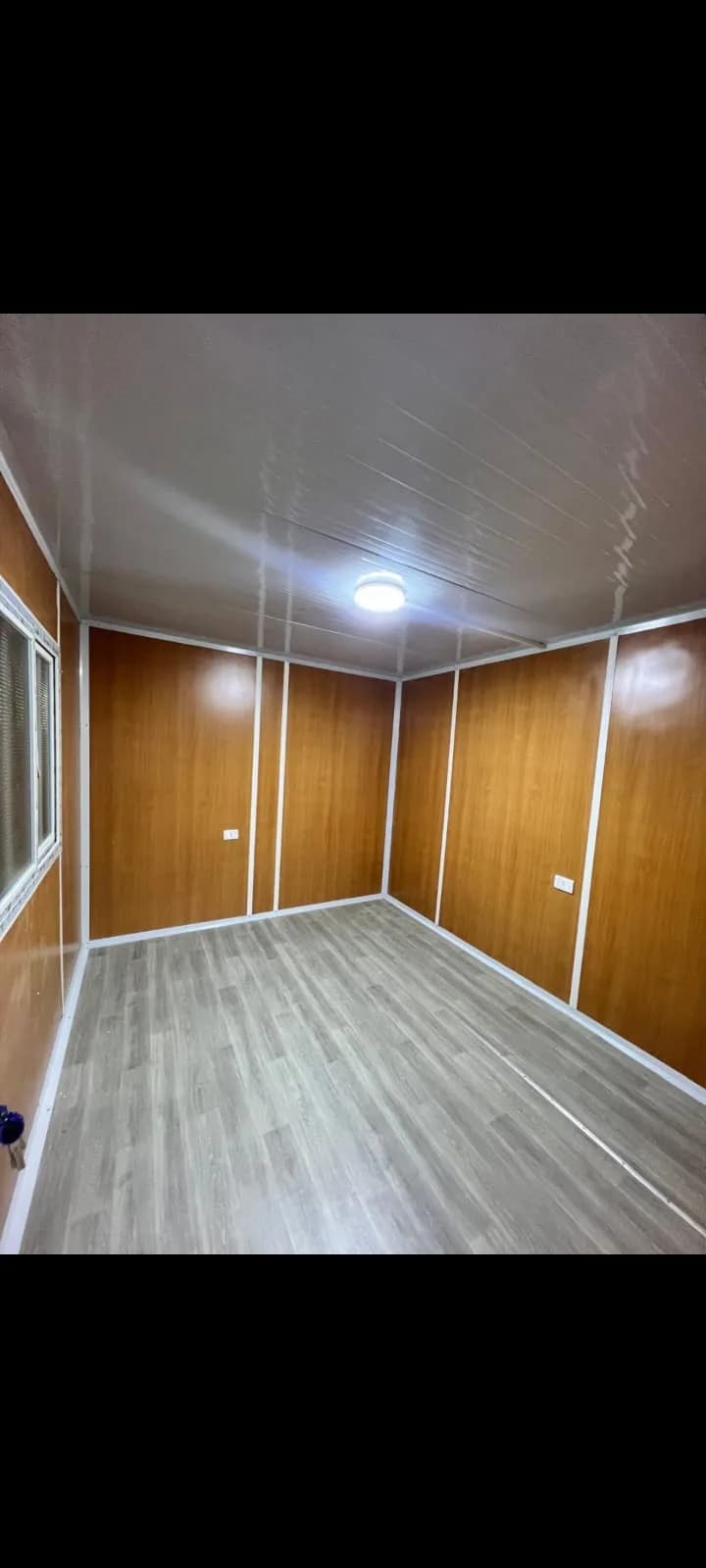 كرفان سكني 3×9 متر غرفتين وحمام وأوفيس بحوائط ديكور – صورة 9