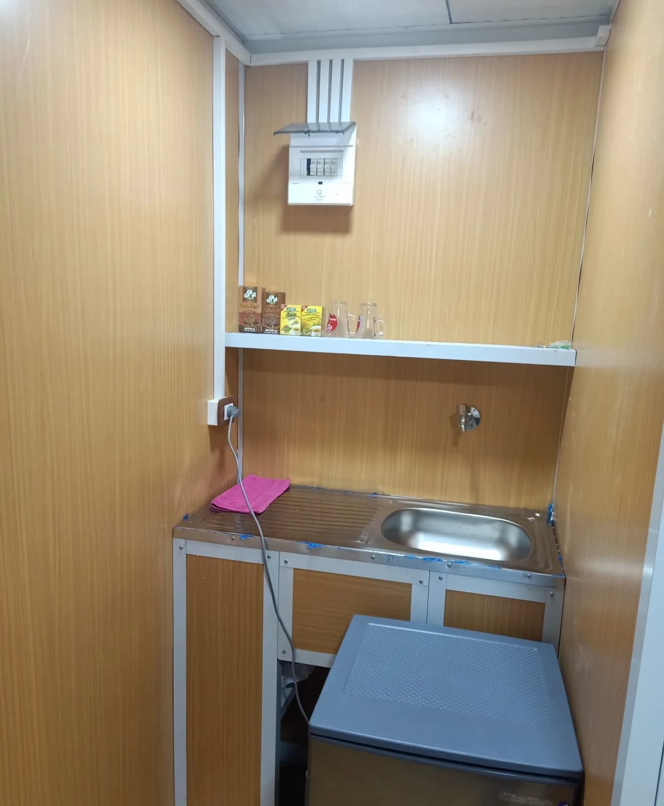 كرفان سكني 3×6 متر بمطبخ صغير وحمام – ساندويتش بانل جديد – صورة 2