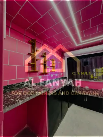 كرفان مطعم 3×6 متر بإضاءة LED وأسطح عمل وأرفف تخزين