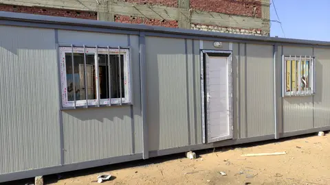 كرفان رمادي 3×12 بشبابيك كبيرة